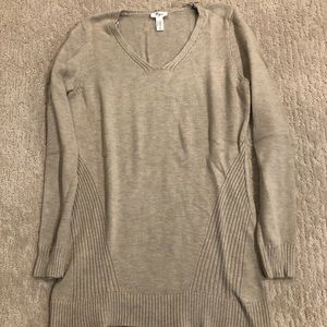 Thyme maternity thin beige sweater size medium